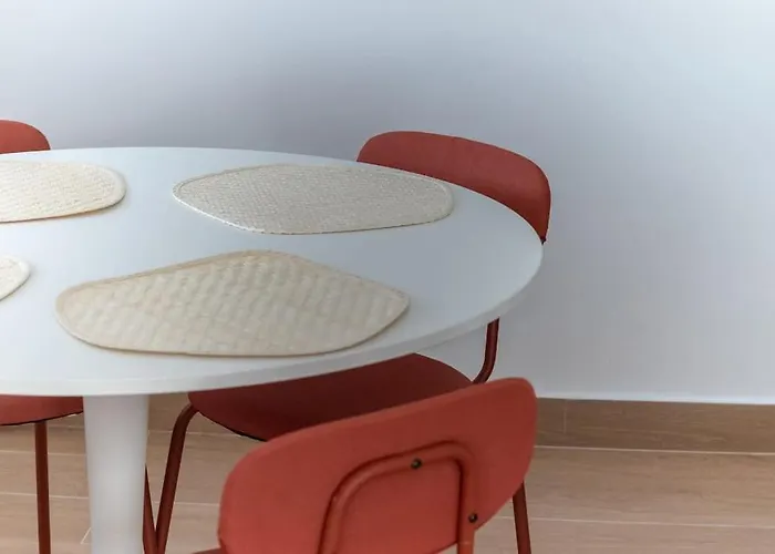 Piso Renovado Cerca Del Ayuntamiento Y Del Metro *